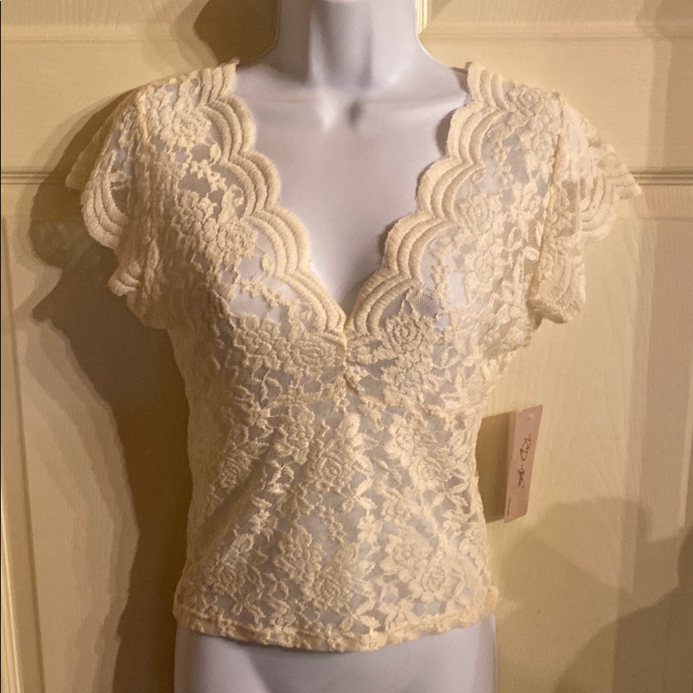 RD Style Cream Lace V-Neck Cap Sleeve Top